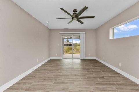 House in Port Charlotte, Florida 3 bedrooms, 173.36 sq.m. № 2394165 - photo 18