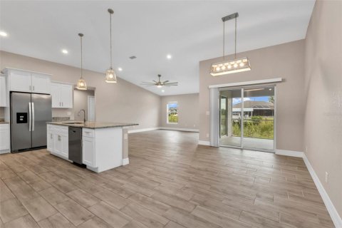 House in Port Charlotte, Florida 3 bedrooms, 173.36 sq.m. № 2394165 - photo 8