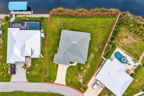 House in Port Charlotte, Florida 3 bedrooms, 173.36 sq.m. № 2394165 - photo 2