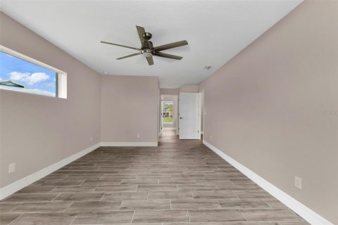House in Port Charlotte, Florida 3 bedrooms, 173.36 sq.m. № 2394165 - photo 19