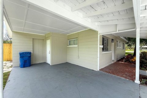 House in Saint Petersburg, Florida 4 bedrooms, 114.83 sq.m. № 1816243 - photo 28