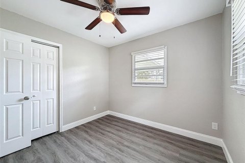 House in Saint Petersburg, Florida 4 bedrooms, 114.83 sq.m. № 1816243 - photo 24