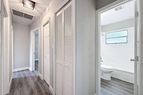House in Saint Petersburg, Florida 4 bedrooms, 114.83 sq.m. № 1816243 - photo 16