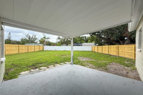 House in Saint Petersburg, Florida 4 bedrooms, 114.83 sq.m. № 1816243 - photo 26