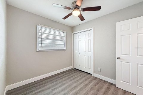 House in Saint Petersburg, Florida 4 bedrooms, 114.83 sq.m. № 1816243 - photo 21