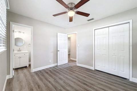 House in Saint Petersburg, Florida 4 bedrooms, 114.83 sq.m. № 1816243 - photo 19