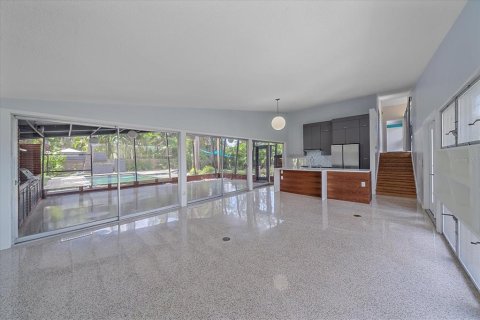 Casa en venta en Saint Petersburg, Florida, 3 dormitorios, 173.63 m2 № 1869352 - foto 8
