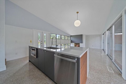 Casa en venta en Saint Petersburg, Florida, 3 dormitorios, 173.63 m2 № 1869352 - foto 13