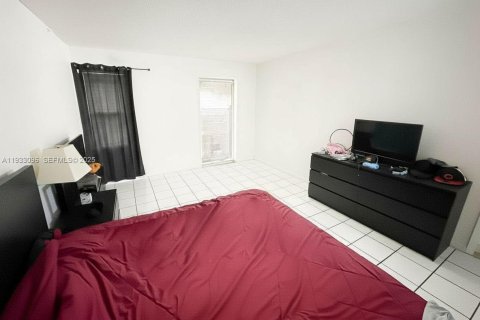 Condo in Lauderhill, Florida, 1 bedroom  № 1991382 - photo 11