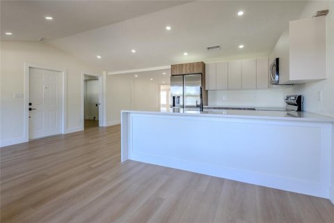 Купить виллу или дом в Тампа, Флорида 9 комнат, 186.55м2, № 2203267 - фото 3
