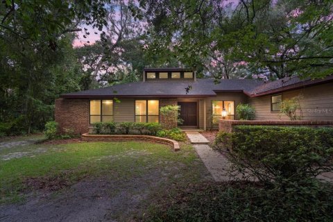 Casa en venta en Gainesville, Florida, 4 dormitorios, 190.17 m2 № 1904033 - foto 1