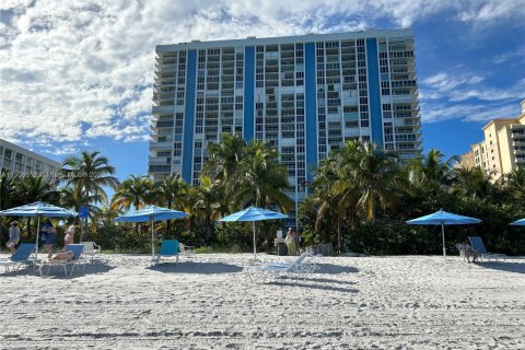 Снять в аренду кондоминиум в Ки-Бискейн, Флорида 2 спальни, 174.19м2, № 1963772 - фото 19