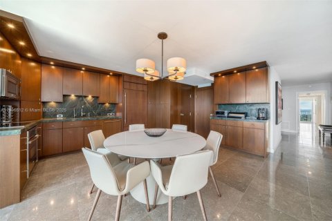 Снять в аренду кондоминиум в Ки-Бискейн, Флорида 2 спальни, 174.19м2, № 1963772 - фото 29