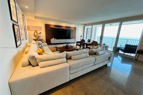 Снять в аренду кондоминиум в Ки-Бискейн, Флорида 2 спальни, 174.19м2, № 1963772 - фото 3