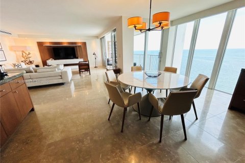 Снять в аренду кондоминиум в Ки-Бискейн, Флорида 2 спальни, 174.19м2, № 1963772 - фото 8