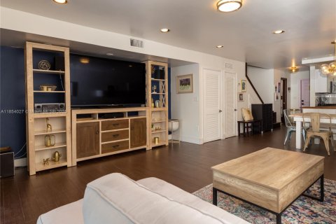 Touwnhouse à vendre à North Miami, Floride: 2 chambres, 134.15 m2 № 2039551 - photo 10