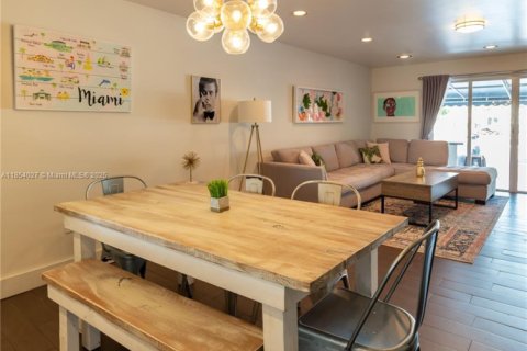 Touwnhouse à vendre à North Miami, Floride: 2 chambres, 134.15 m2 № 2039551 - photo 8