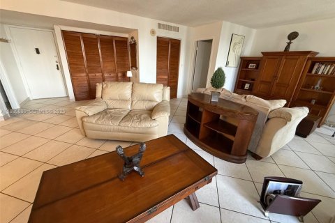 Copropriété à vendre à Sunny Isles Beach, Floride: 2 chambres, 114.27 m2 № 2037833 - photo 28