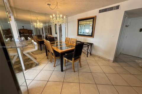 Copropriété à vendre à Sunny Isles Beach, Floride: 2 chambres, 114.27 m2 № 2037833 - photo 12