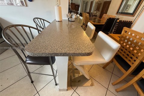 Copropriété à vendre à Sunny Isles Beach, Floride: 2 chambres, 114.27 m2 № 2037833 - photo 17