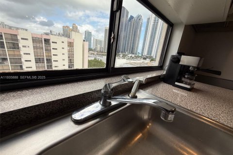 Copropriété à vendre à Sunny Isles Beach, Floride: 2 chambres, 114.27 m2 № 2037833 - photo 13