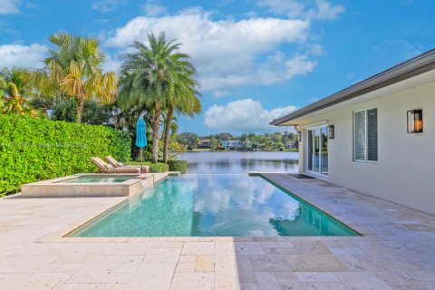 House in Miami Lakes, Florida 4 bedrooms, 335.47 sq.m. № 1465898 - photo 7