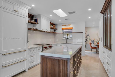 House in Miami Lakes, Florida 4 bedrooms, 335.47 sq.m. № 1465898 - photo 26