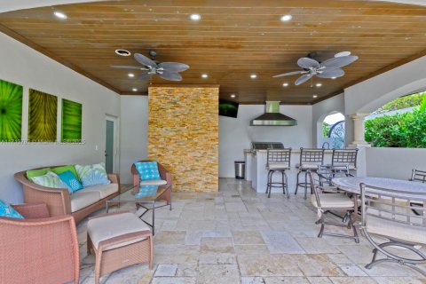 House in Miami Lakes, Florida 4 bedrooms, 335.47 sq.m. № 1465898 - photo 9
