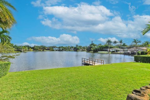 House in Miami Lakes, Florida 4 bedrooms, 335.47 sq.m. № 1465898 - photo 8