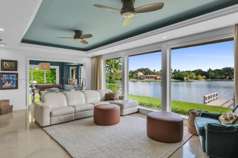 House in Miami Lakes, Florida 4 bedrooms, 335.47 sq.m. № 1465898 - photo 24