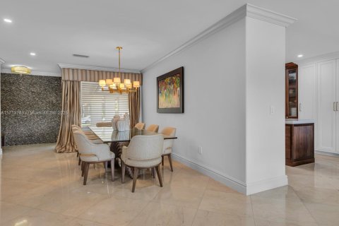 House in Miami Lakes, Florida 4 bedrooms, 335.47 sq.m. № 1465898 - photo 30