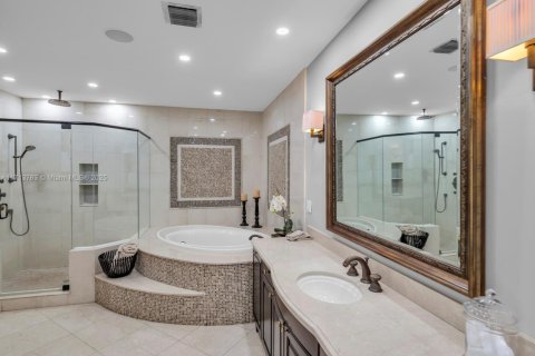 House in Miami Lakes, Florida 4 bedrooms, 335.47 sq.m. № 1465898 - photo 13