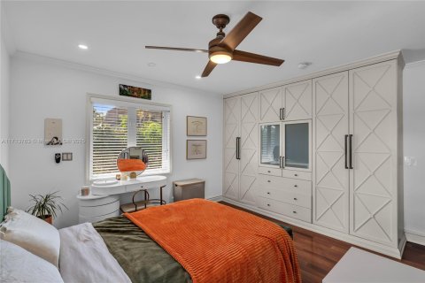 House in Miami Lakes, Florida 4 bedrooms, 335.47 sq.m. № 1465898 - photo 19