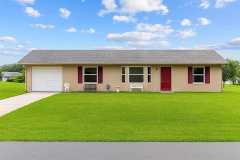 House in Ocala, Florida 3 bedrooms, 107.86 sq.m. № 1904414 - photo 1