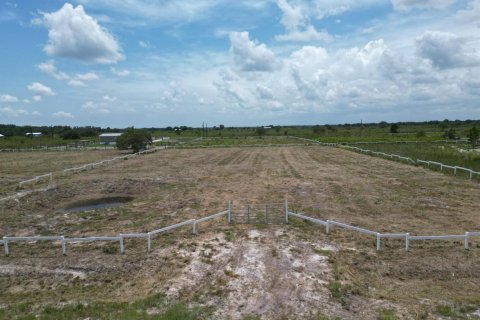 Commercial property in Okeechobee, Florida № 2177187 - photo 2