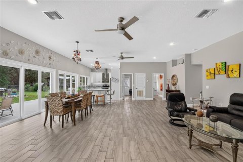 Villa ou maison à vendre à Zephyrhills, Floride: 2 chambres, 144.18 m2 № 2437140 - photo 9
