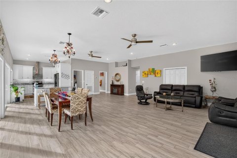 Villa ou maison à vendre à Zephyrhills, Floride: 2 chambres, 144.18 m2 № 2437140 - photo 7