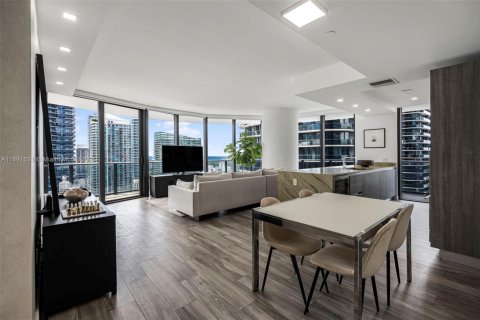 Condo in Miami, Florida, 3 bedrooms  № 1943594 - photo 1