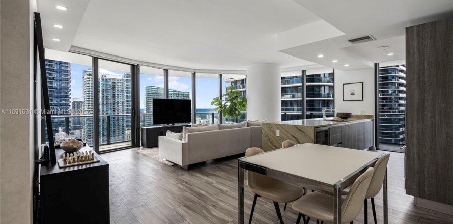 Condo in Miami, Florida, 3 bedrooms № 1943594