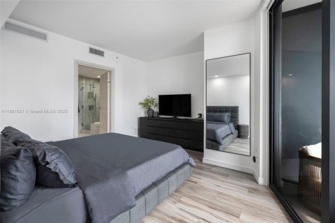 Condo in Miami, Florida, 3 bedrooms  № 1943594 - photo 12