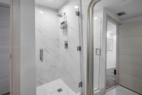 Condo in Miami, Florida, 3 bedrooms  № 1943594 - photo 30
