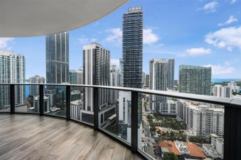 Condo in Miami, Florida, 3 bedrooms  № 1943594 - photo 5