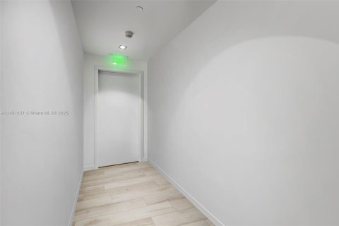 Condo in Miami, Florida, 3 bedrooms  № 1943594 - photo 8