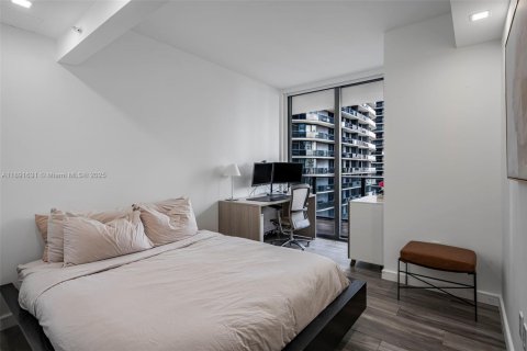Condo in Miami, Florida, 3 bedrooms  № 1943594 - photo 27