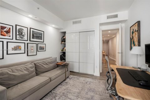 Condo in Miami, Florida, 3 bedrooms  № 1943594 - photo 25