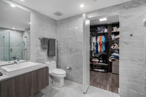 Condo in Miami, Florida, 3 bedrooms  № 1943594 - photo 16