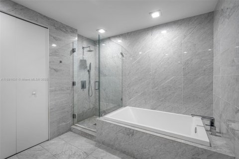 Condo in Miami, Florida, 3 bedrooms  № 1943594 - photo 15