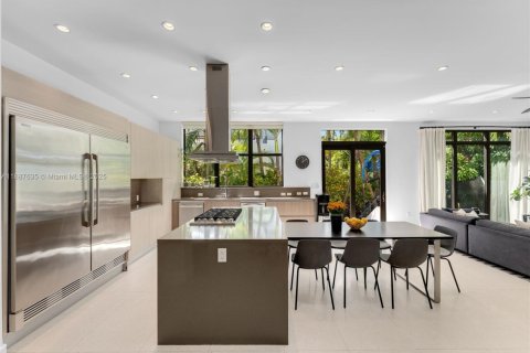 House in Key Biscayne, Florida 6 bedrooms, 513.56 sq.m. № 1942379 - photo 12