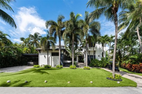 House in Key Biscayne, Florida 6 bedrooms, 513.56 sq.m. № 1942379 - photo 1