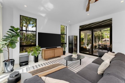 House in Key Biscayne, Florida 6 bedrooms, 513.56 sq.m. № 1942379 - photo 15